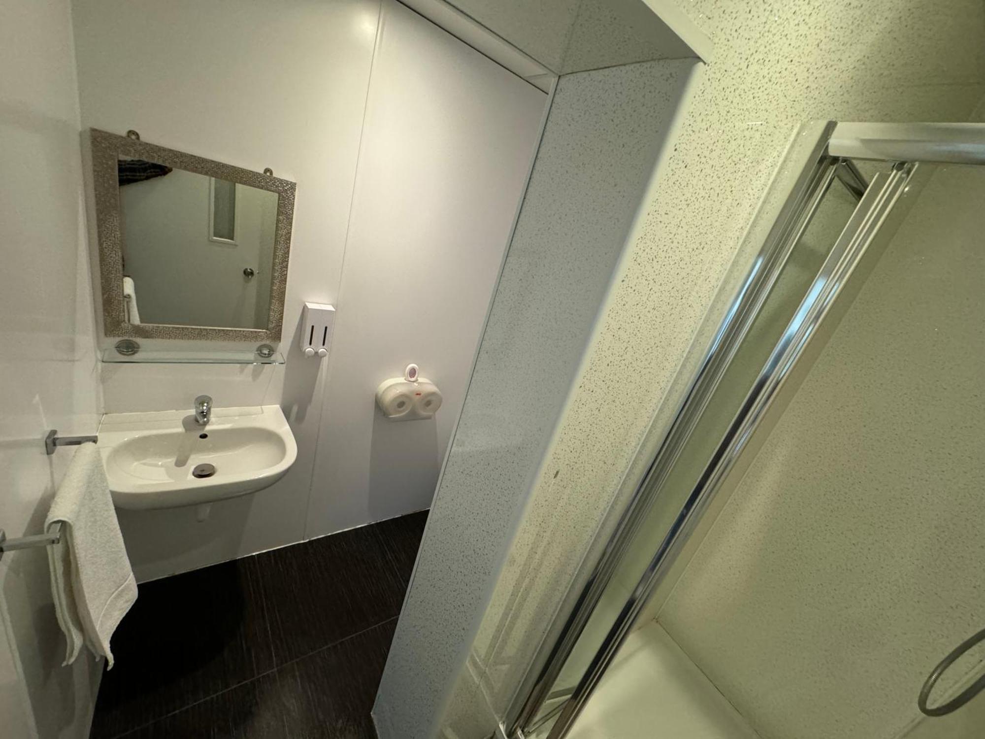 Namaste Palace Hotel Норвич Экстерьер фото